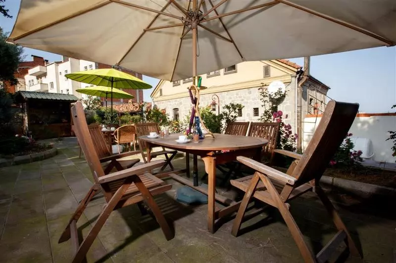 هتل Tahir Aga Konagi