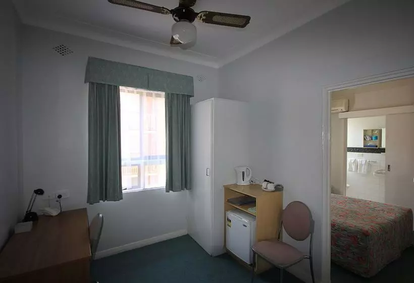 汽车旅馆  Normandie Inn & Function Centre