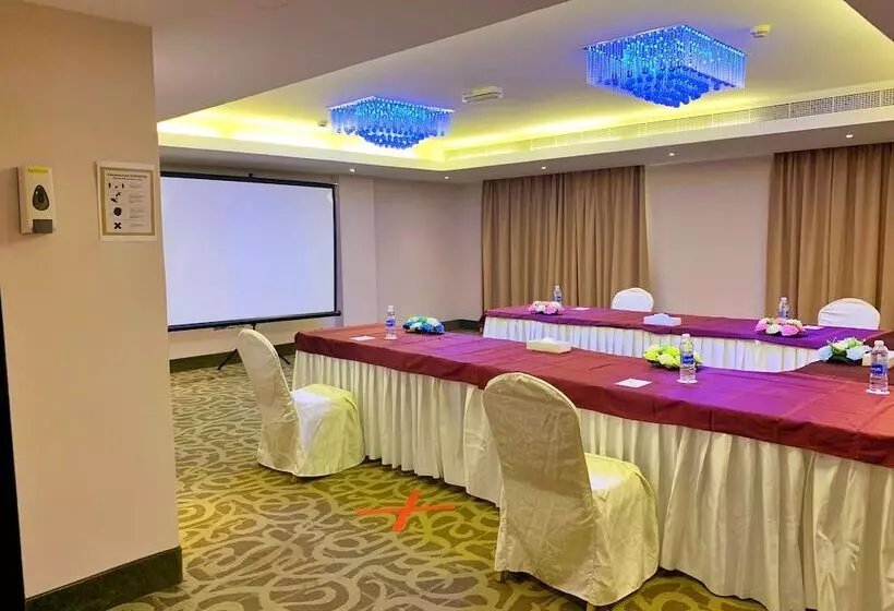 Отель Best Western Premier Muscat