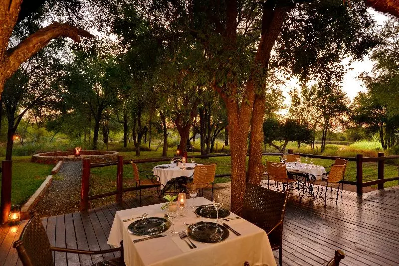 호텔 Black Rhino Game Lodge