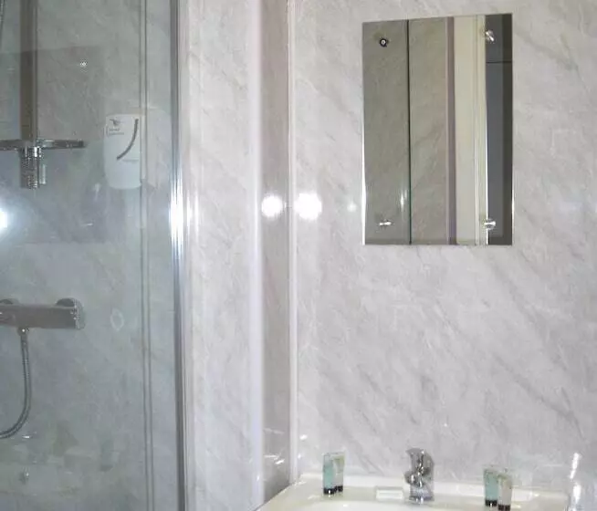 هتل The Breadalbane Arms Room Only