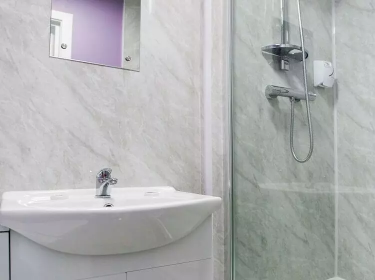 هتل The Breadalbane Arms Room Only