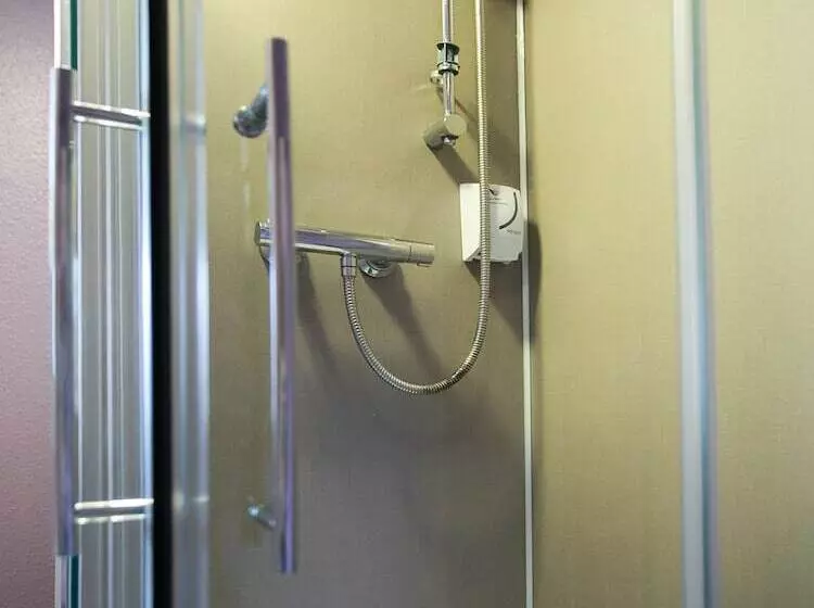 هتل The Breadalbane Arms Room Only