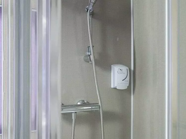 هتل The Breadalbane Arms Room Only