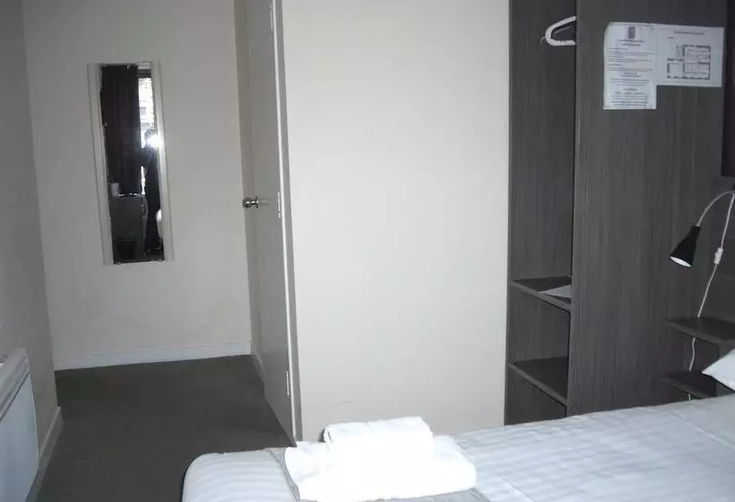 هتل The Breadalbane Arms Room Only