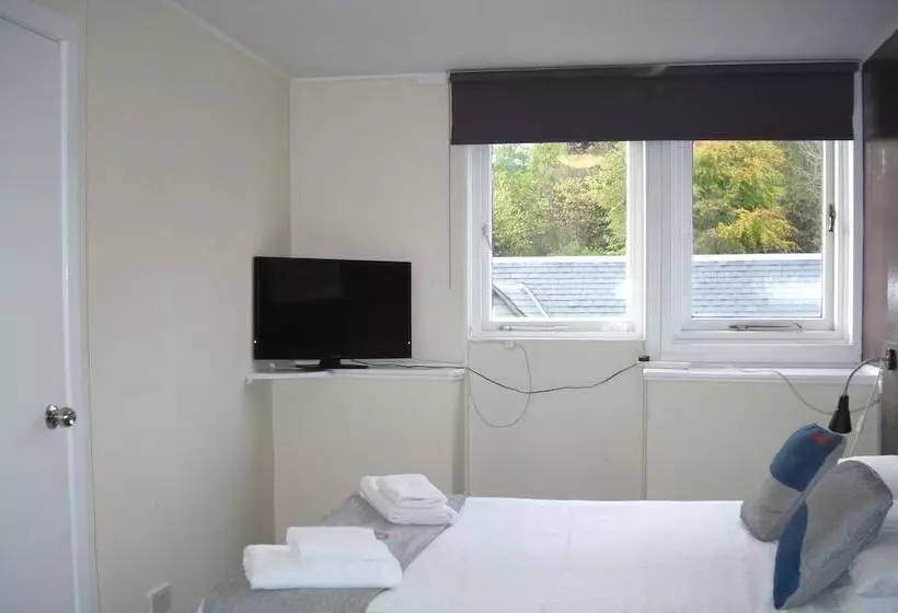 هتل The Breadalbane Arms Room Only