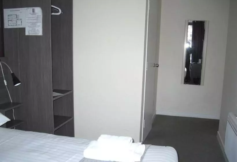 هتل The Breadalbane Arms Room Only