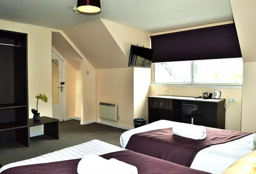 هتل The Breadalbane Arms Room Only