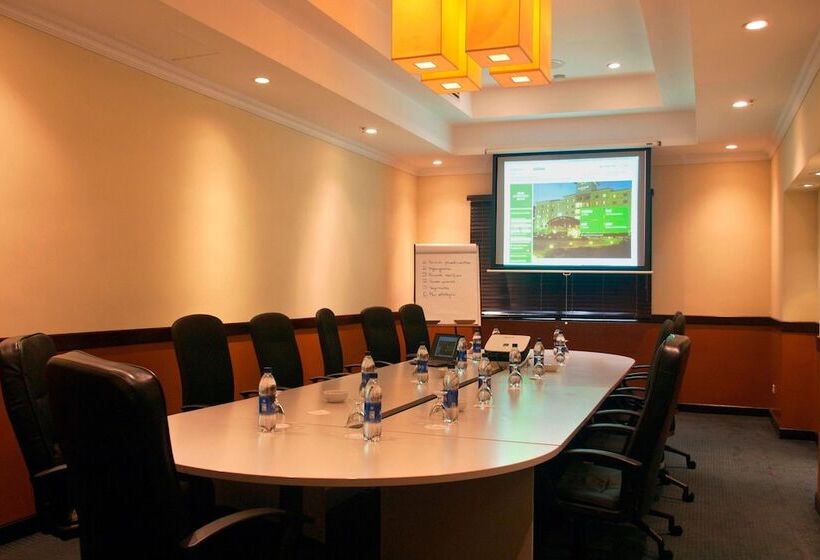 ホテル Courtyard By Marriott San Salvador