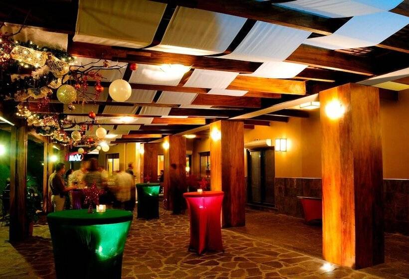 ホテル Courtyard By Marriott San Salvador