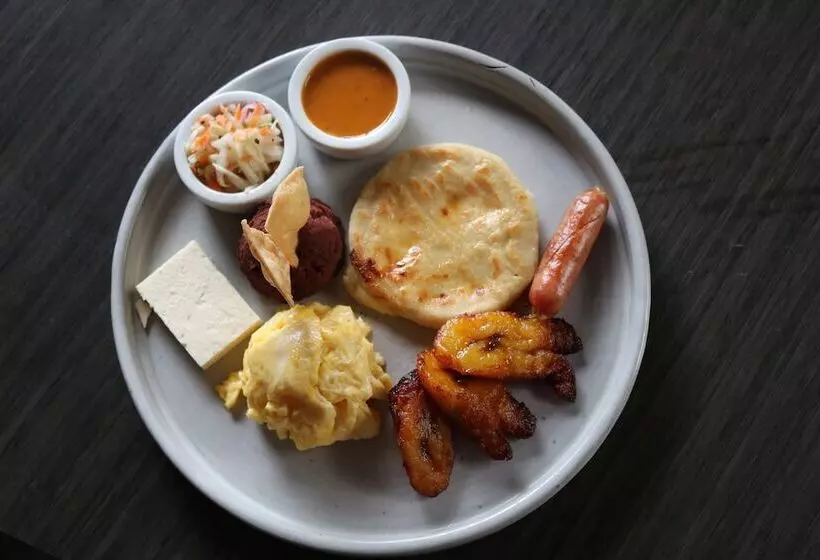 ホテル Courtyard By Marriott San Salvador