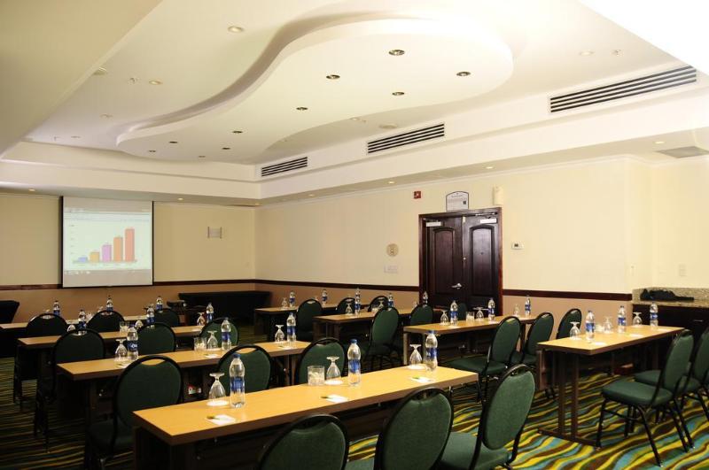 ホテル Courtyard By Marriott San Salvador