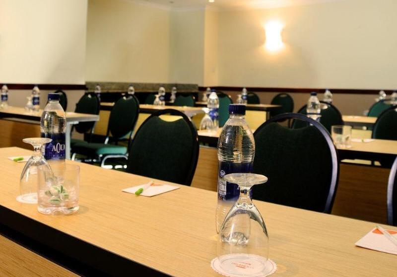 ホテル Courtyard By Marriott San Salvador