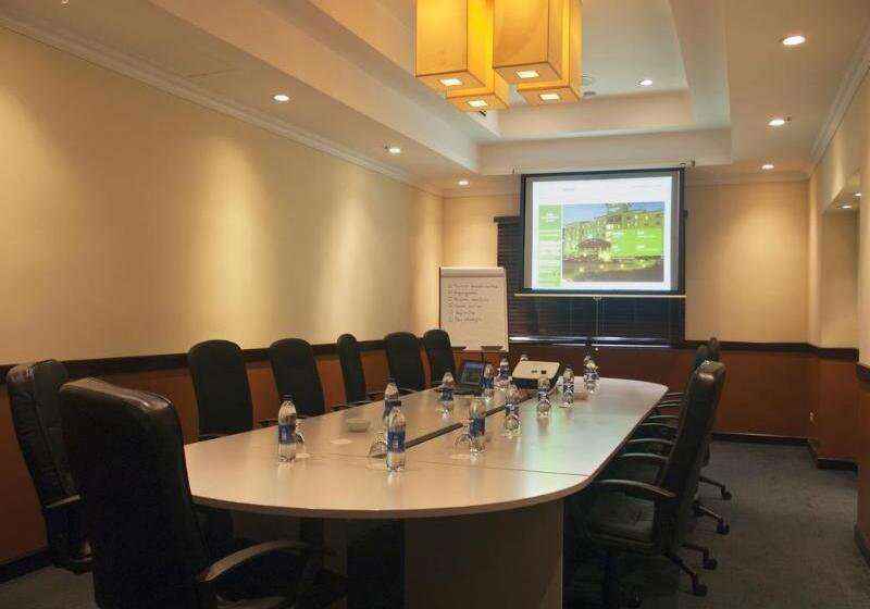 ホテル Courtyard By Marriott San Salvador