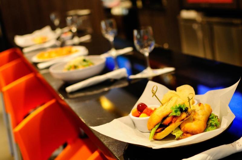 ホテル Courtyard By Marriott San Salvador