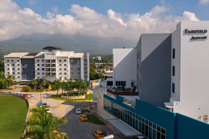 ホテル Courtyard By Marriott San Salvador