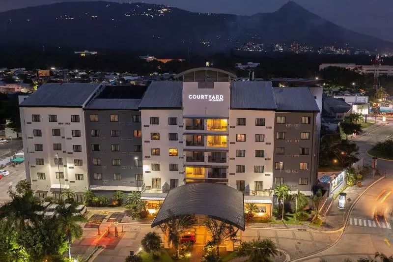 ホテル Courtyard By Marriott San Salvador