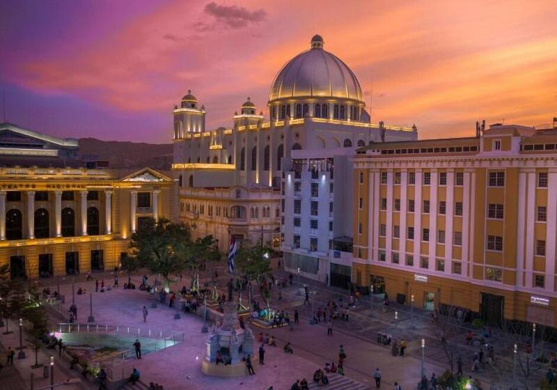 ホテル Courtyard By Marriott San Salvador