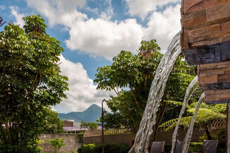 ホテル Courtyard By Marriott San Salvador