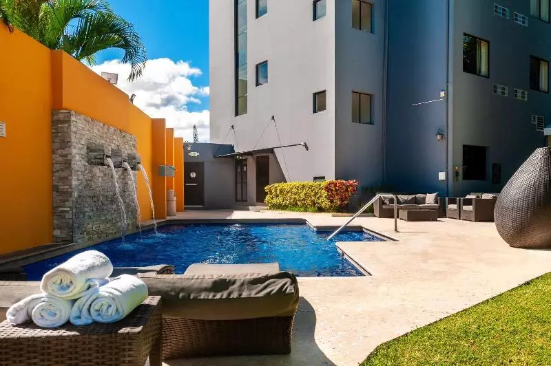 ホテル Courtyard By Marriott San Salvador