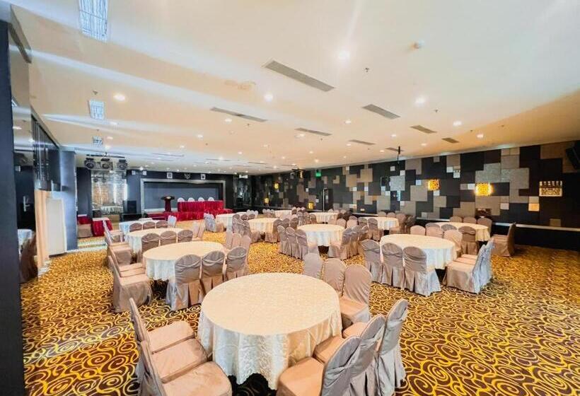 Hermes Palace Hotel Medan