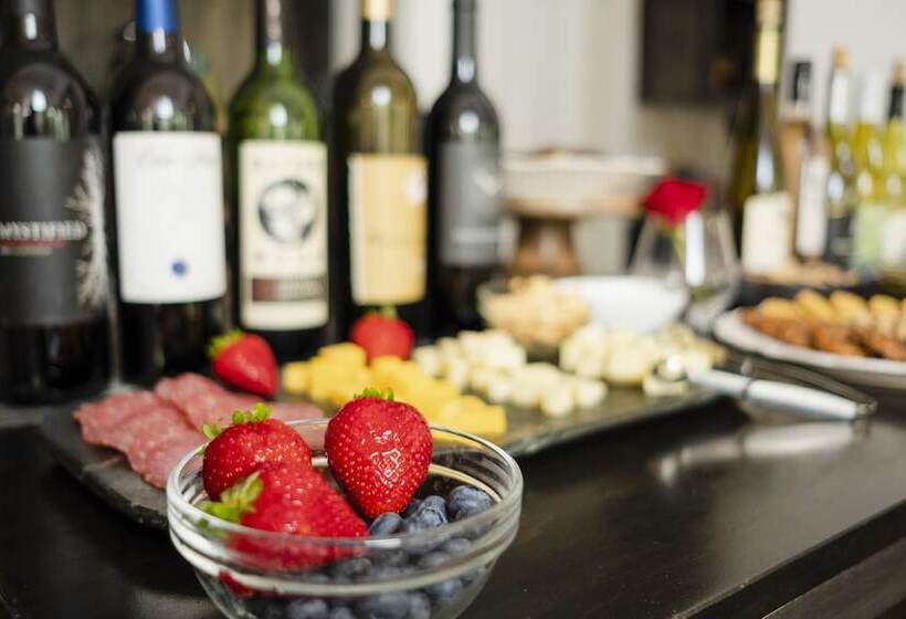 Отель Hounds Tooth Inn