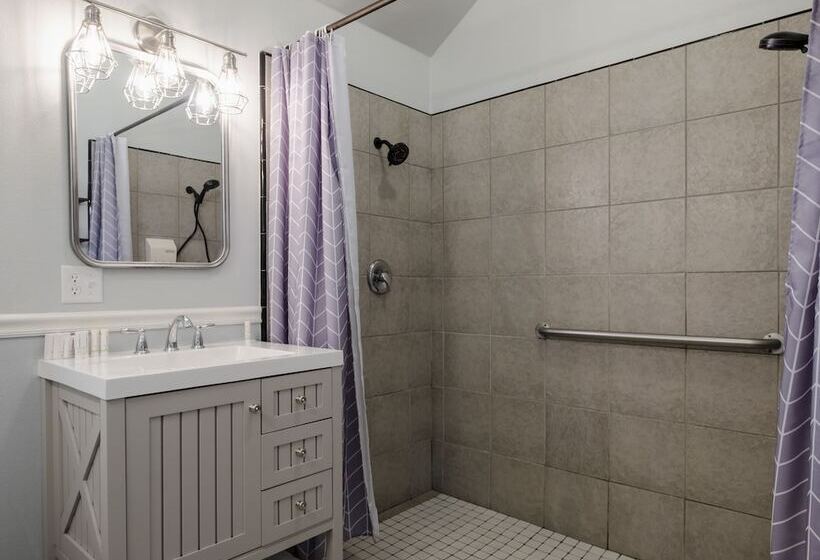 Отель Hounds Tooth Inn