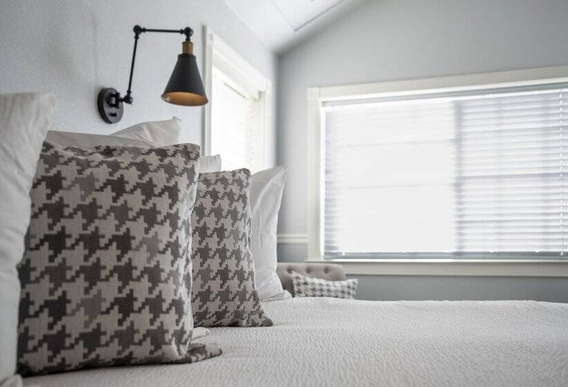 Отель Hounds Tooth Inn