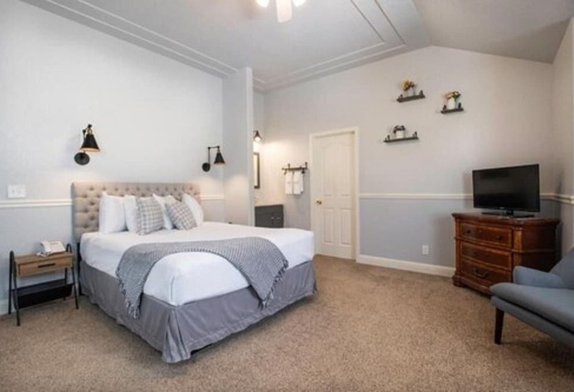 Отель Hounds Tooth Inn