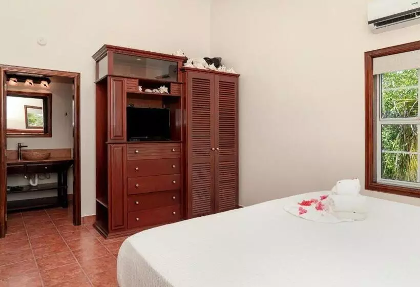 هتل X Tan Ha The Waterfront