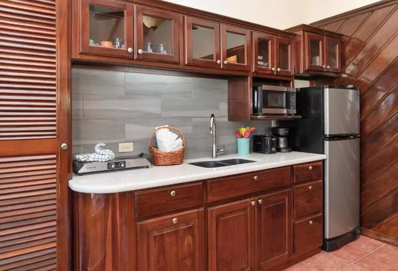 هتل X Tan Ha The Waterfront