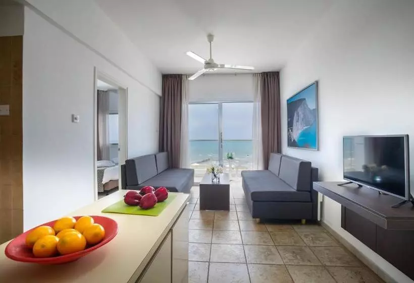 هتل Costantiana Beach  Apartments