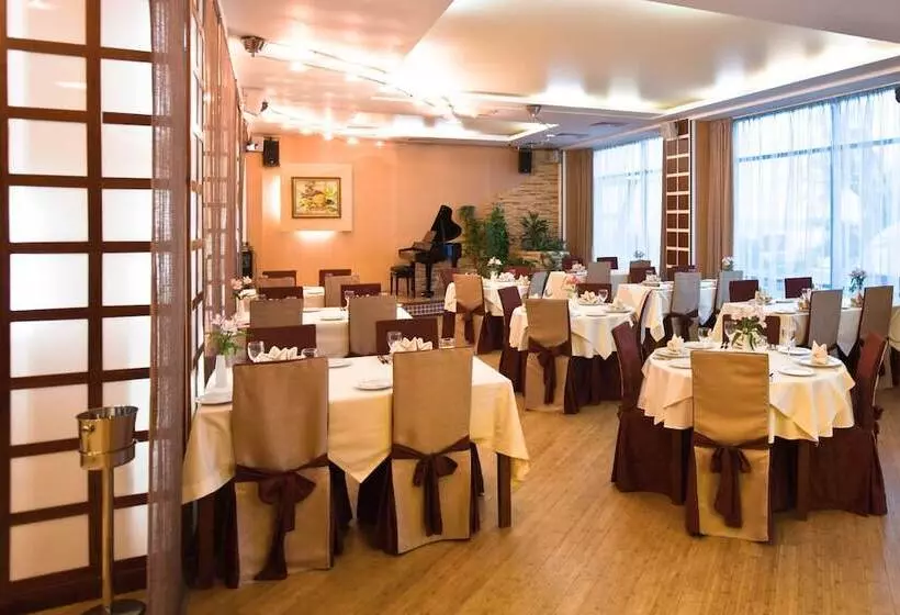 Отель Alexandrovsky Garden