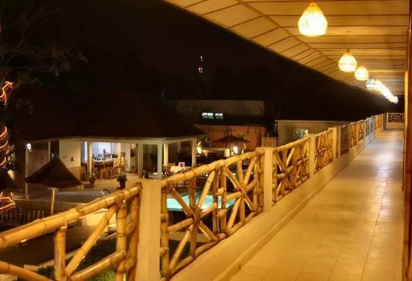 هتل Bamboo Garden