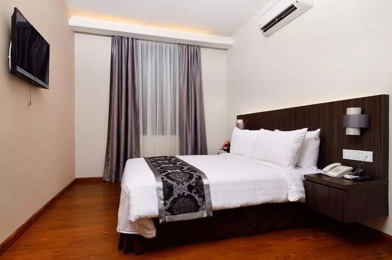 Holiday Villa Hotel & Suites