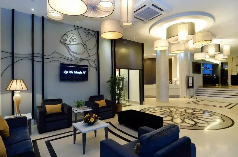 Holiday Villa Hotel & Suites