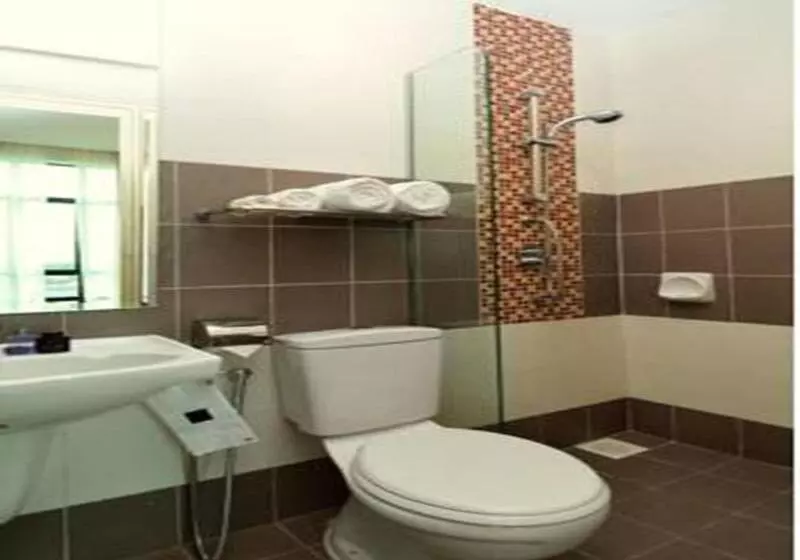 Holiday Villa Hotel & Suites