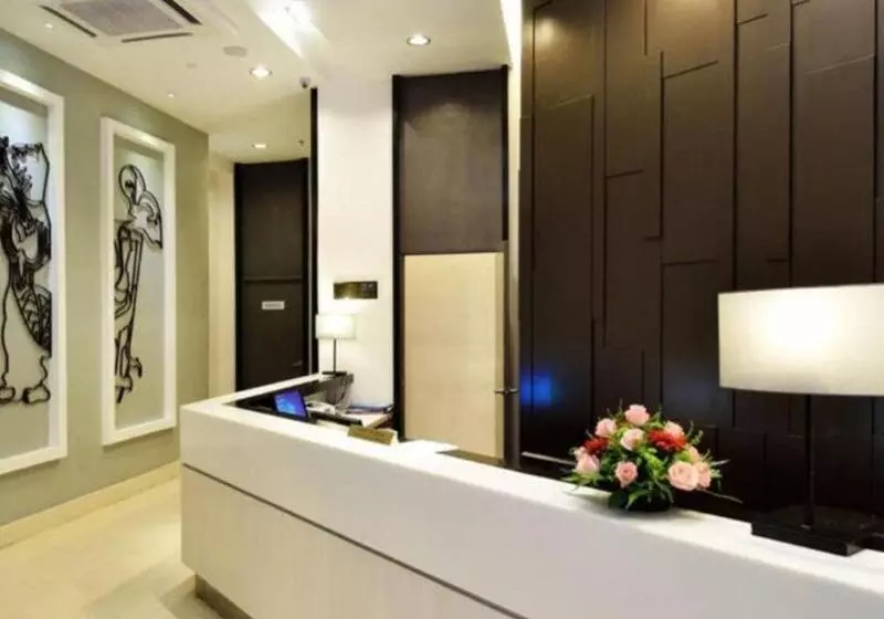 Holiday Villa Hotel & Suites