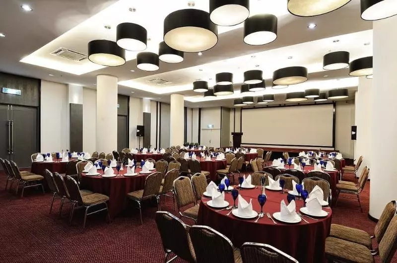 Holiday Villa Hotel & Suites