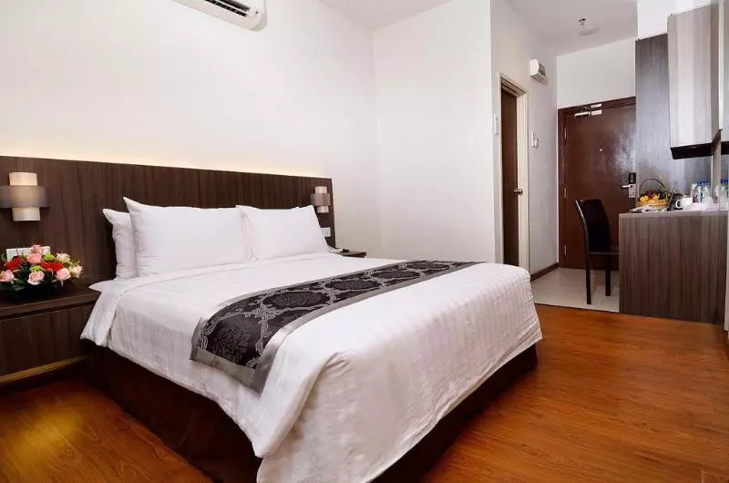 Holiday Villa Hotel & Suites