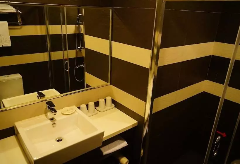 Lealea Garden Hotels   Moon Lake