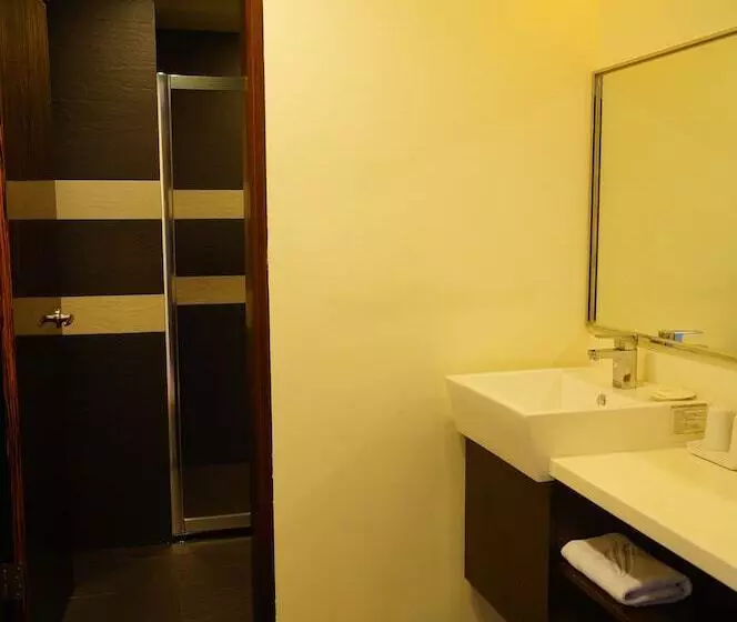 Lealea Garden Hotels   Moon Lake