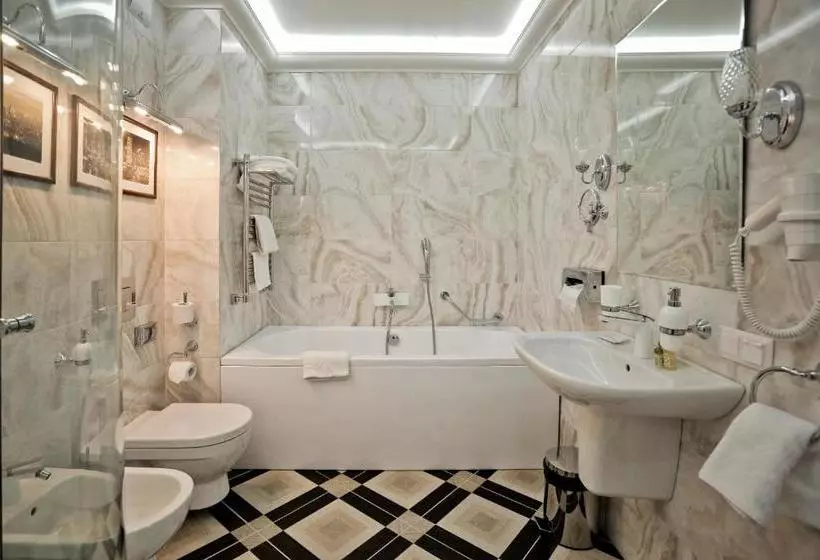 호텔 Oktyabrskaya Ulyanovsk