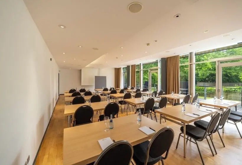 Hotelli Plaza Inn Stuttgart Ditzingen