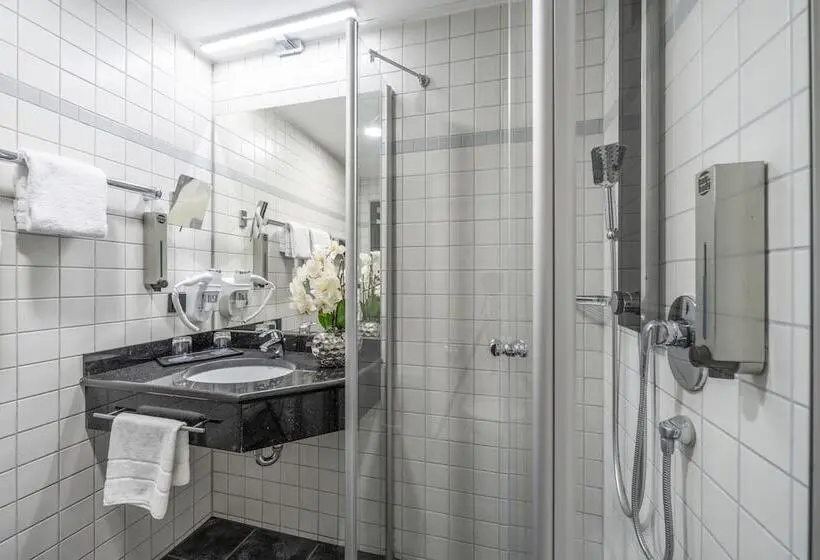 Hotelli Plaza Inn Stuttgart Ditzingen