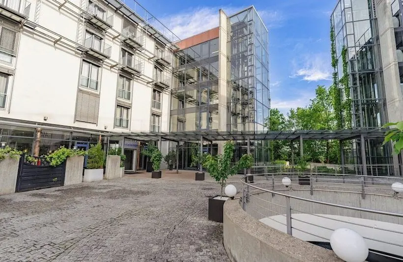 Hotelli Plaza Inn Stuttgart Ditzingen