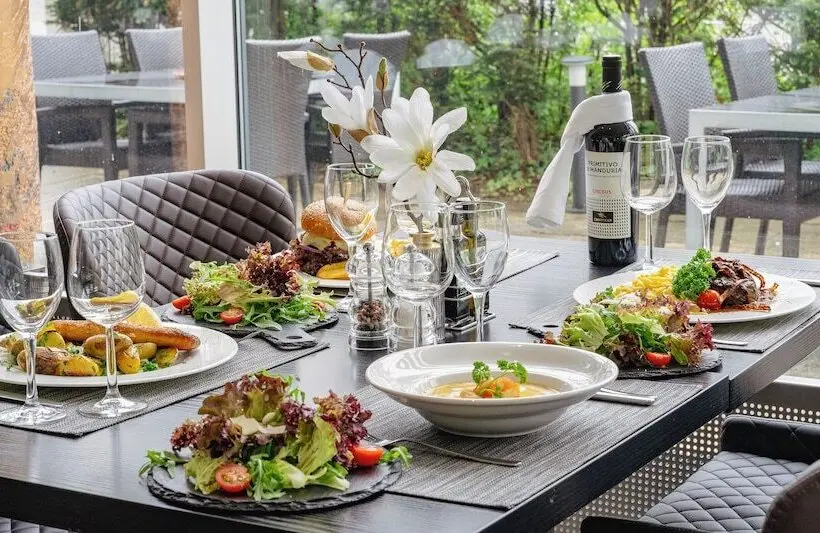 Hotelli Plaza Inn Stuttgart Ditzingen