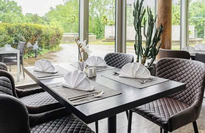 Hotelli Plaza Inn Stuttgart Ditzingen