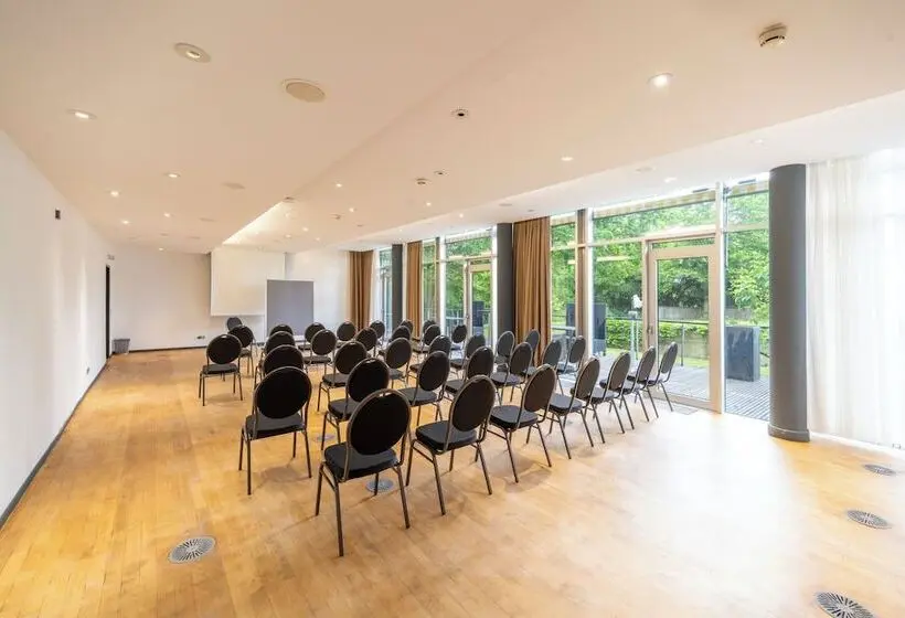 Hotelli Plaza Inn Stuttgart Ditzingen