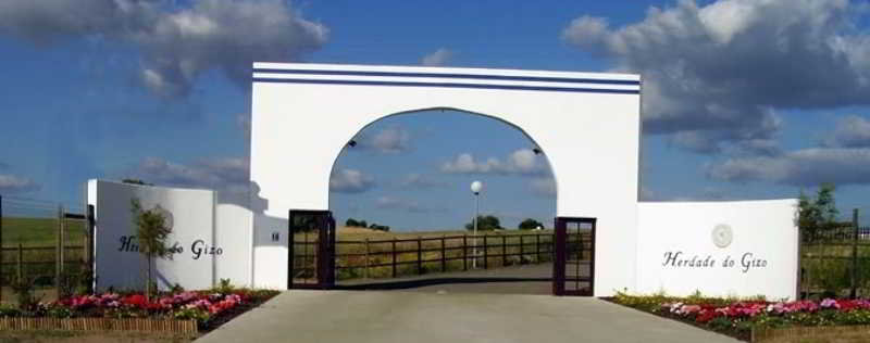 فندق ريفى Herdade Do Gizo, Aldeamento Turistico